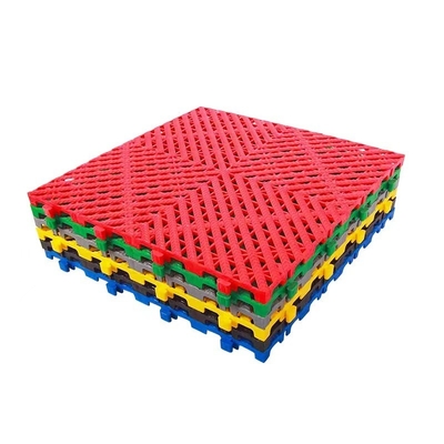 Plancher de garage à carreaux entrelacés pour les applications de nettoyage de salles d'exposition
