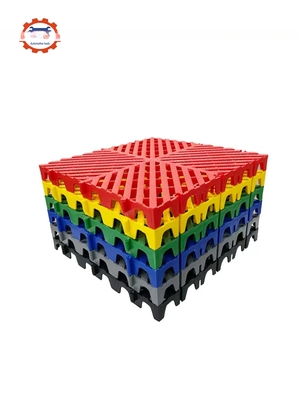 40*40 Carreaux de sol en PP noir antidérapant pour terrain de basket-ball sur mesure avec surface résistante à l'usure