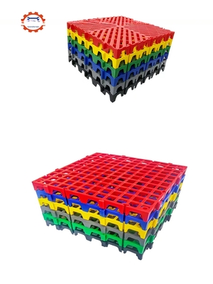 40*40 Carreaux de sol en PP noir antidérapant pour terrain de basket-ball sur mesure avec surface résistante à l'usure