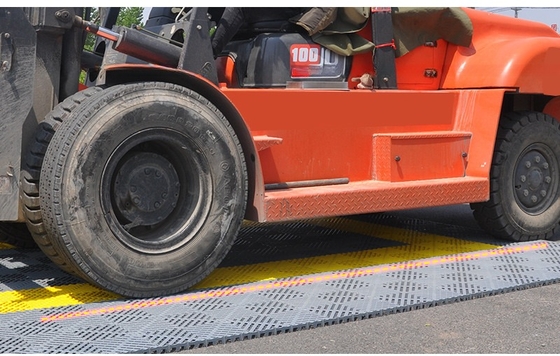 Carreaux de sol en plastique polyvalents et faciles à installer pour les lave-autos