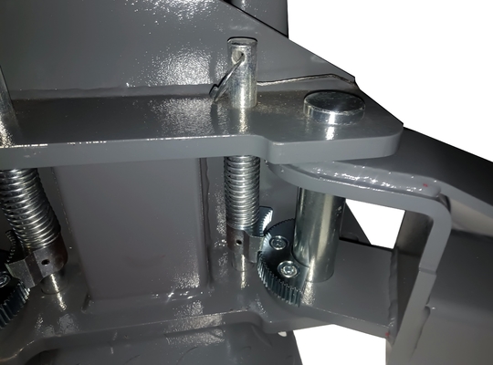 Ascenseur mécanique Yh-b4000 Xingyihang Atelier hydraulique Ascenseur hydraulique à double cylindre